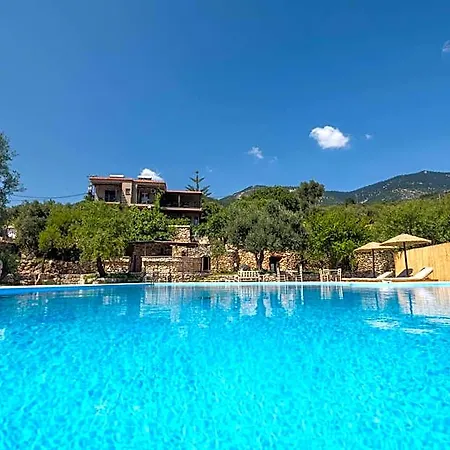 Hilltop Kefalonia فندق *