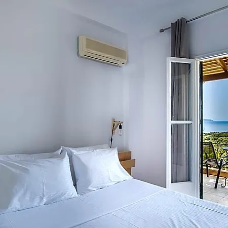 Hilltop Kefalonia فندق *